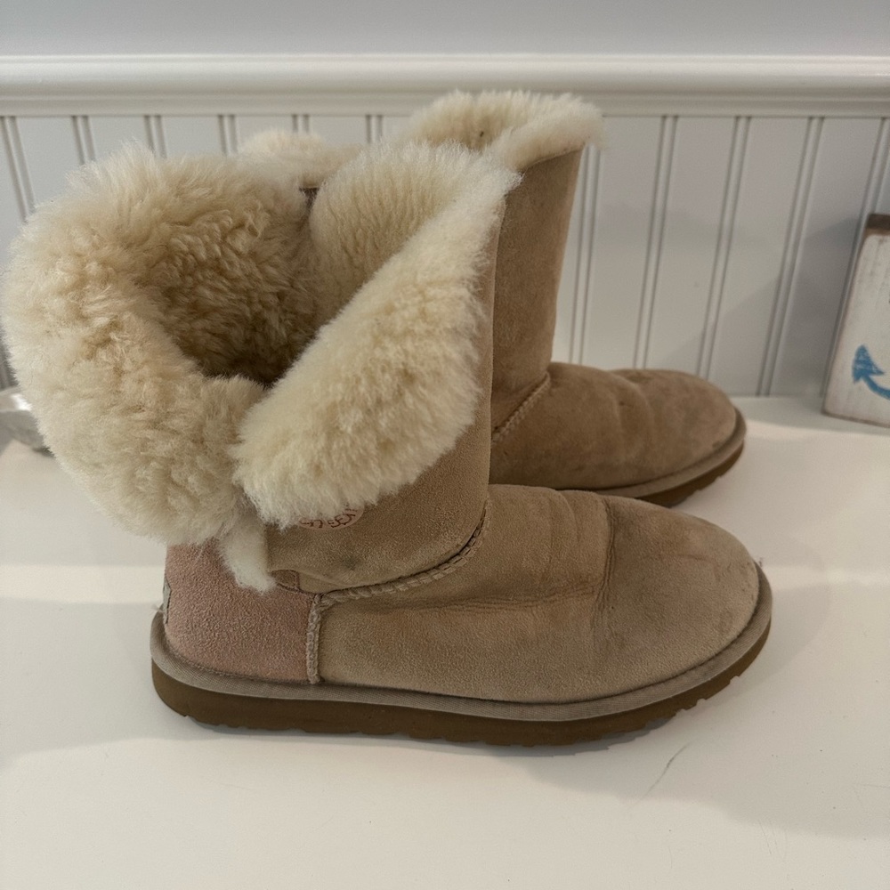 UGG Bailey boots EUC size 9